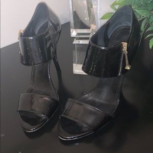 Black open toe Gucci Sandal